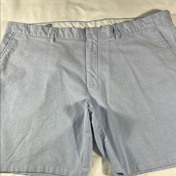 Old Navy mens light blue chambray Slim flat front 8" inseam shorts - size 44 - Picture 1 of 11
